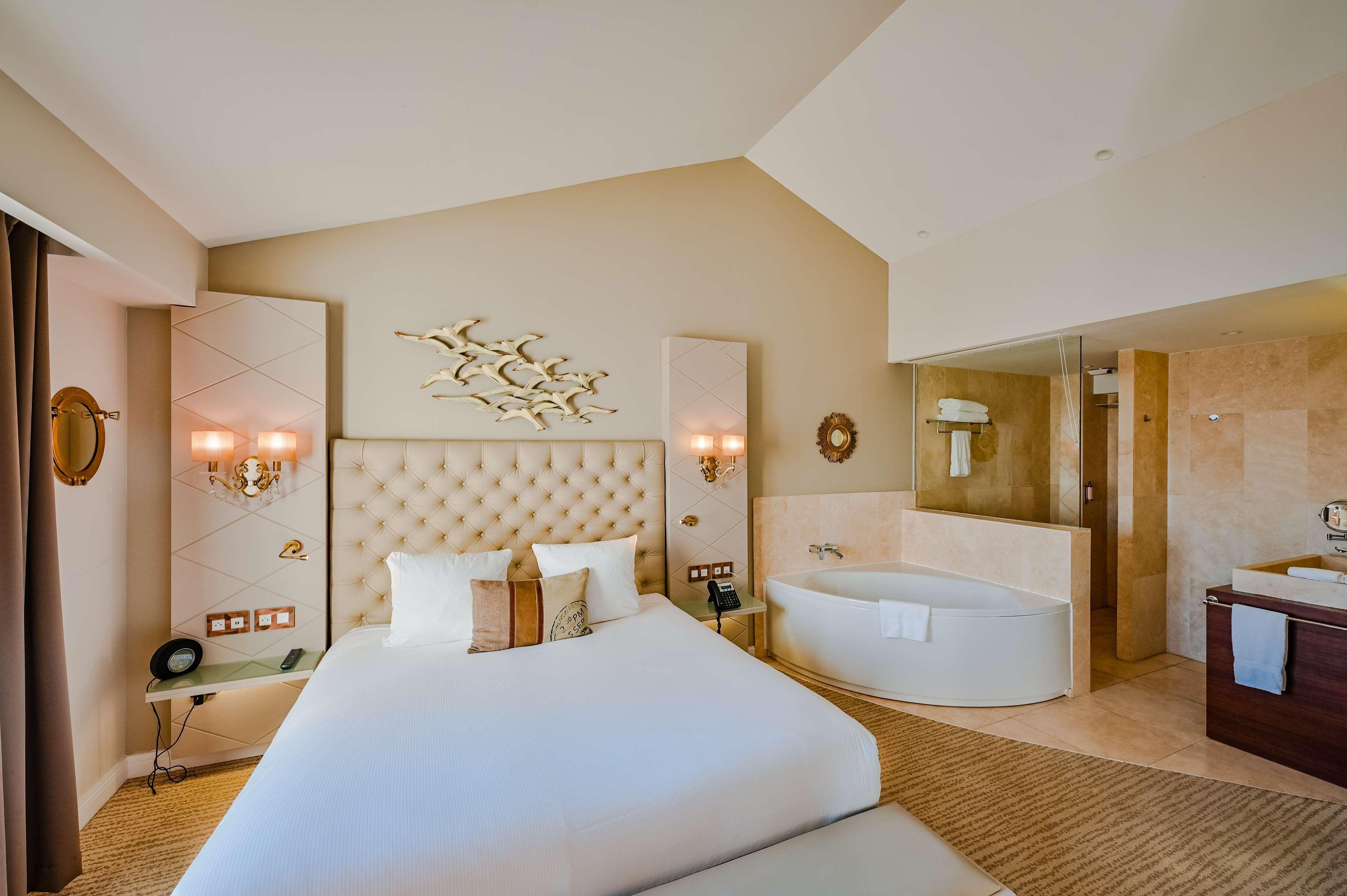 Grand Hotel Des Sablettes Plage, Curio Collection By Hilton La Seyne-sur-Mer Buitenkant foto
